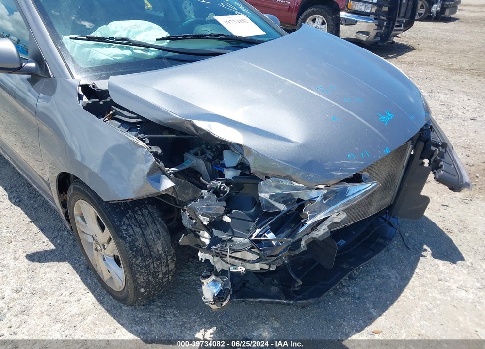 2019 HYUNDAI ELANTRA VIN: 5NPD84LF7KH482442