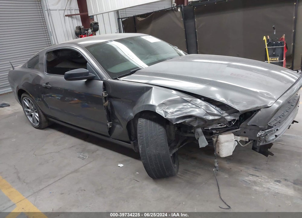 2014 FORD MUSTANG V6 VIN: 1ZVBP8AM5E5239605