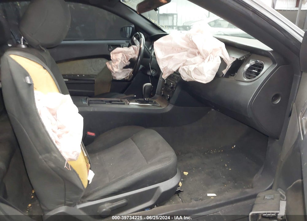 2014 FORD MUSTANG V6 VIN: 1ZVBP8AM5E5239605