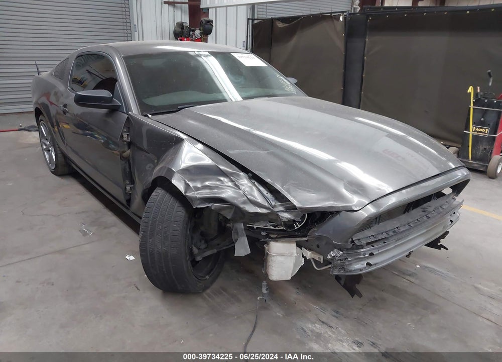 2014 FORD MUSTANG V6 VIN: 1ZVBP8AM5E5239605