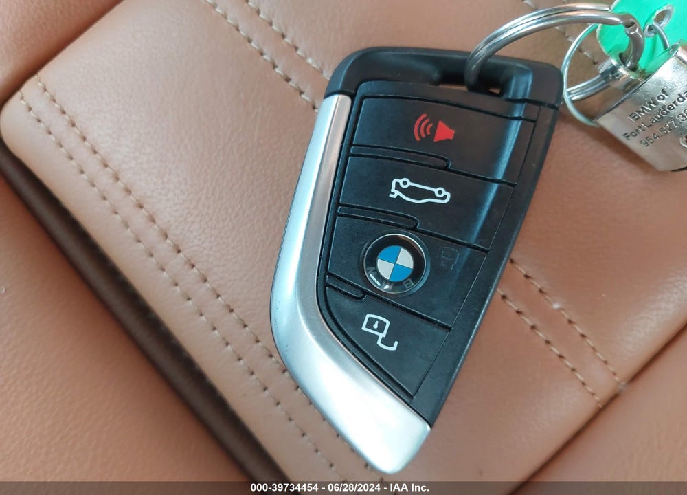 2021 BMW X3 VIN: 5UXTY9C00M9G99039