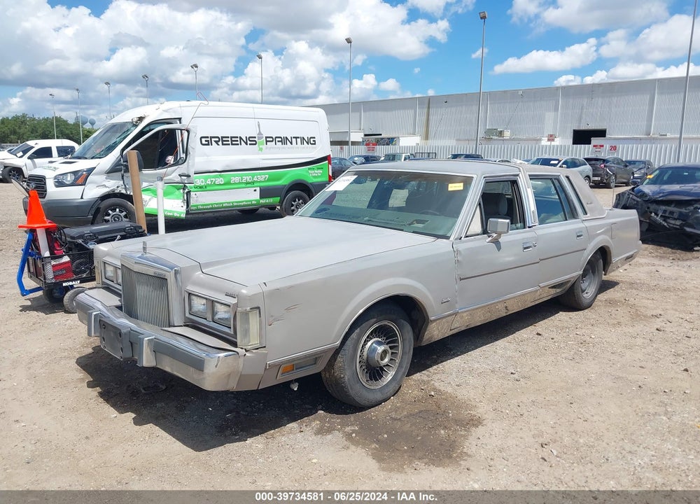 1989 LINCOLN TOWN CAR SIGNATURE VIN: 1LNBM82F5KY647233