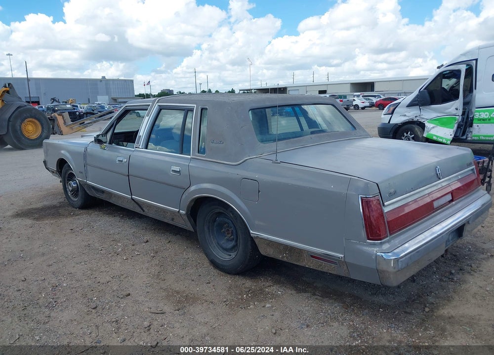 1989 LINCOLN TOWN CAR SIGNATURE VIN: 1LNBM82F5KY647233