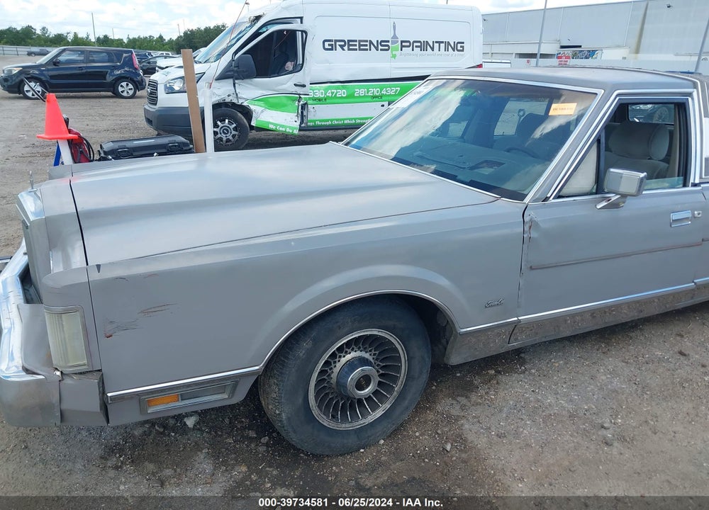 1989 LINCOLN TOWN CAR SIGNATURE VIN: 1LNBM82F5KY647233