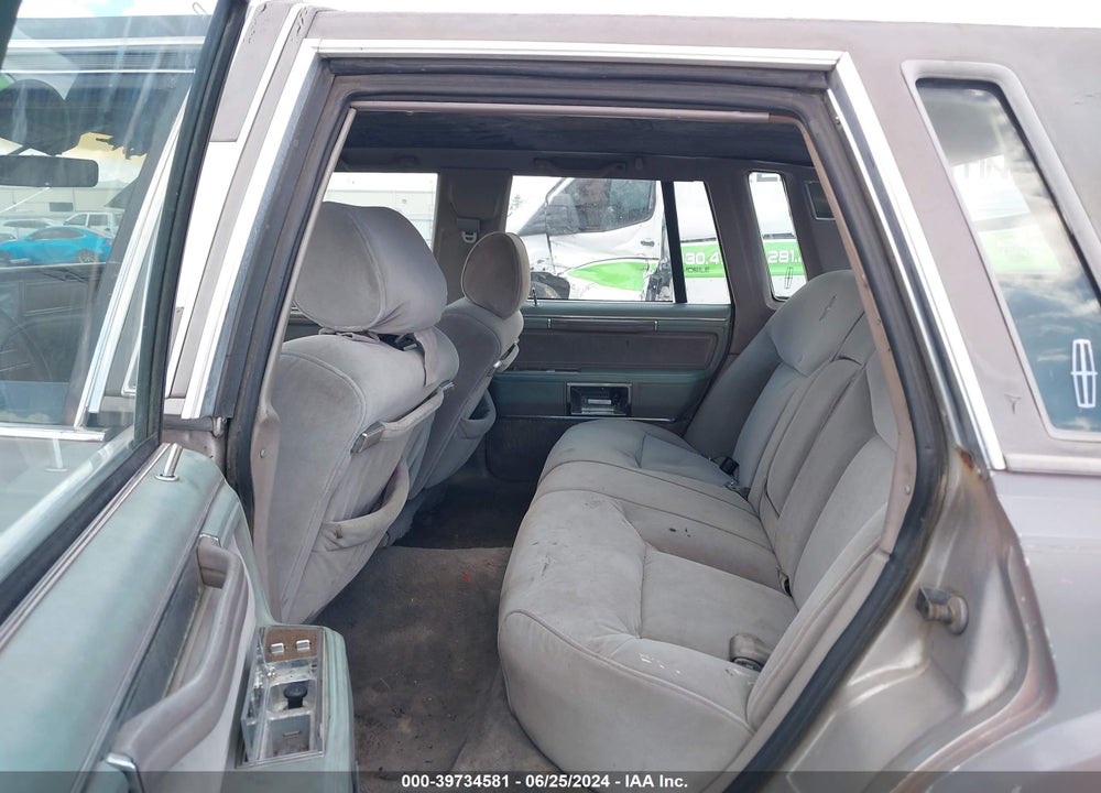 1989 LINCOLN TOWN CAR SIGNATURE VIN: 1LNBM82F5KY647233