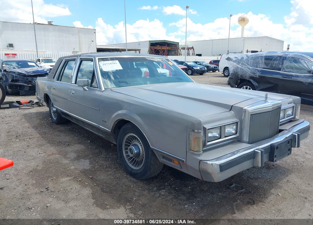 1989 LINCOLN TOWN CAR SIGNATURE VIN: 1LNBM82F5KY647233