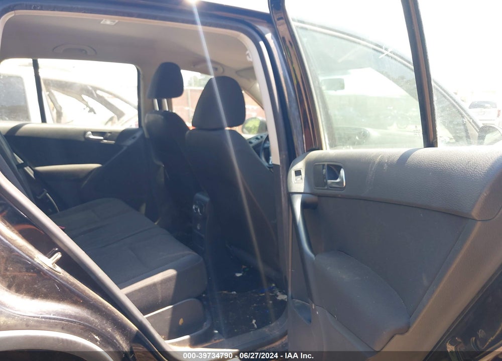 2014 VOLKSWAGEN TIGUAN S VIN: WVGAV3AX6EW606857