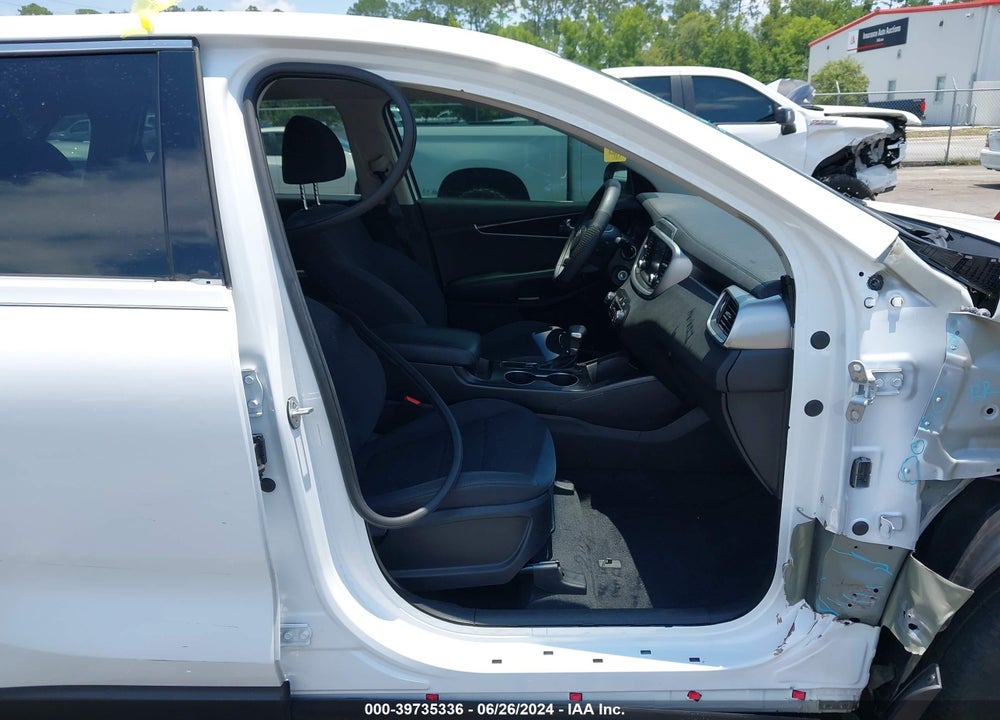 2019 KIA SORENTO 3.3L LX VIN: 5XYPG4A54KG497594