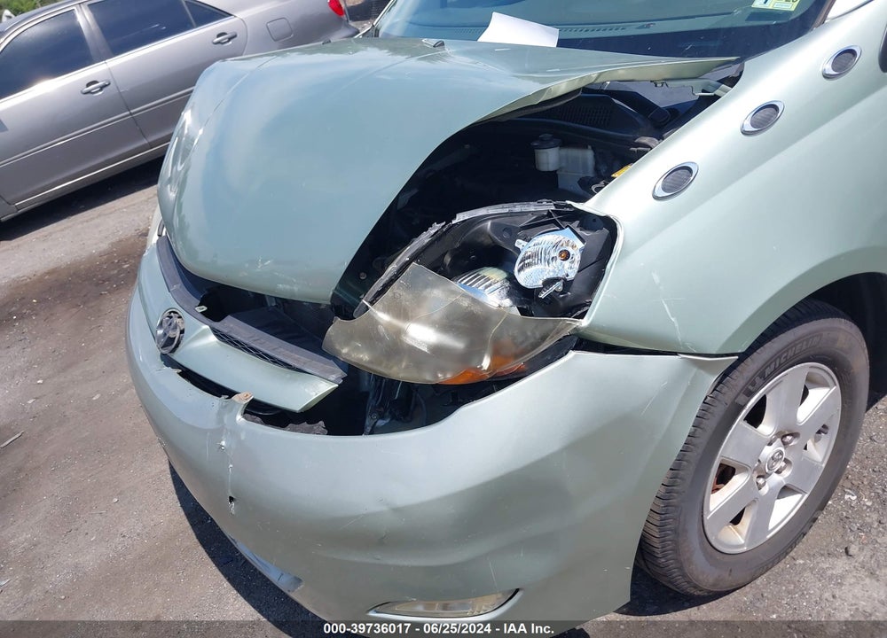 2008 TOYOTA SIENNA XLE VIN: 5TDZK22C78S120925