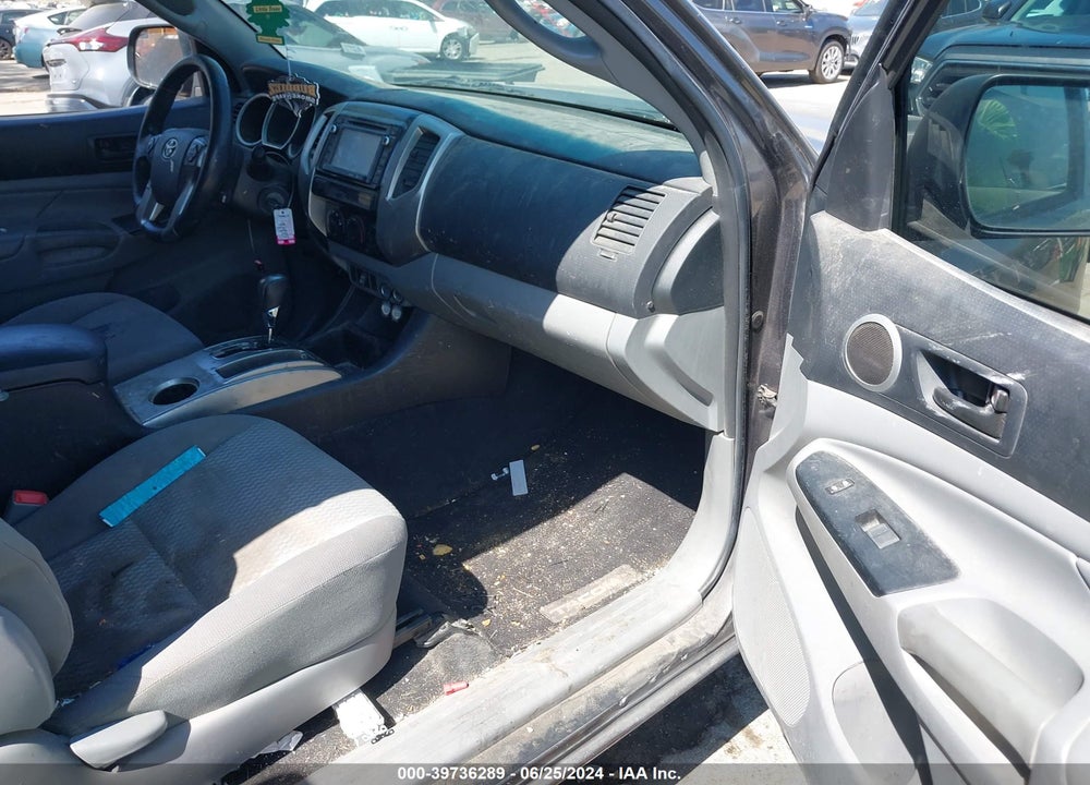 2015 TOYOTA TACOMA VIN: 5TFTX4CN8FX052113
