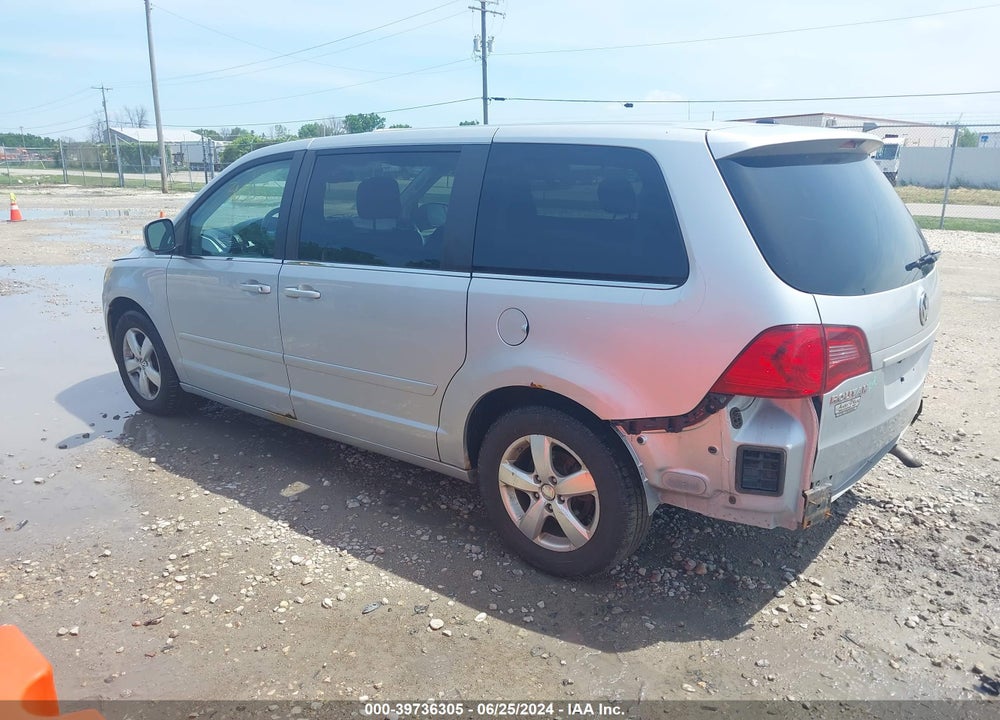 2010 VOLKSWAGEN ROUTAN VIN: 2V4RW3D13AR360581