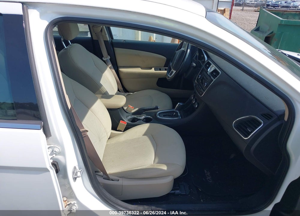 2011 CHRYSLER 200 TOURING VIN: 1C3BC1FB4BN612162