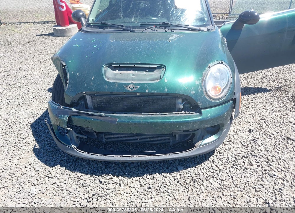 2011 MINI COOPER S VIN: WMWSV3C51BTY24932