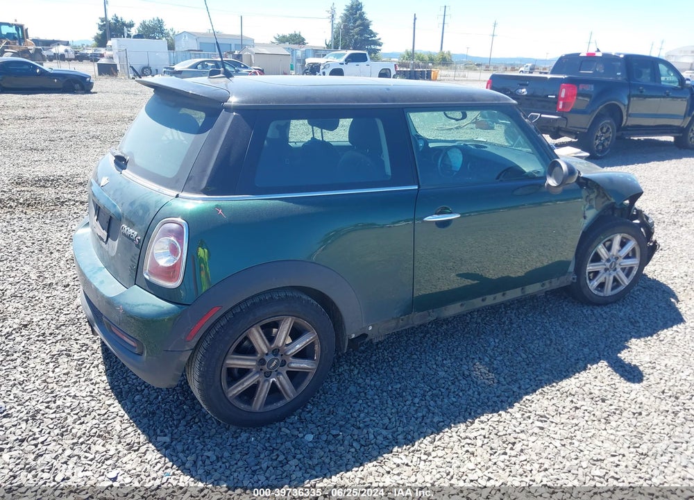 2011 MINI COOPER S VIN: WMWSV3C51BTY24932