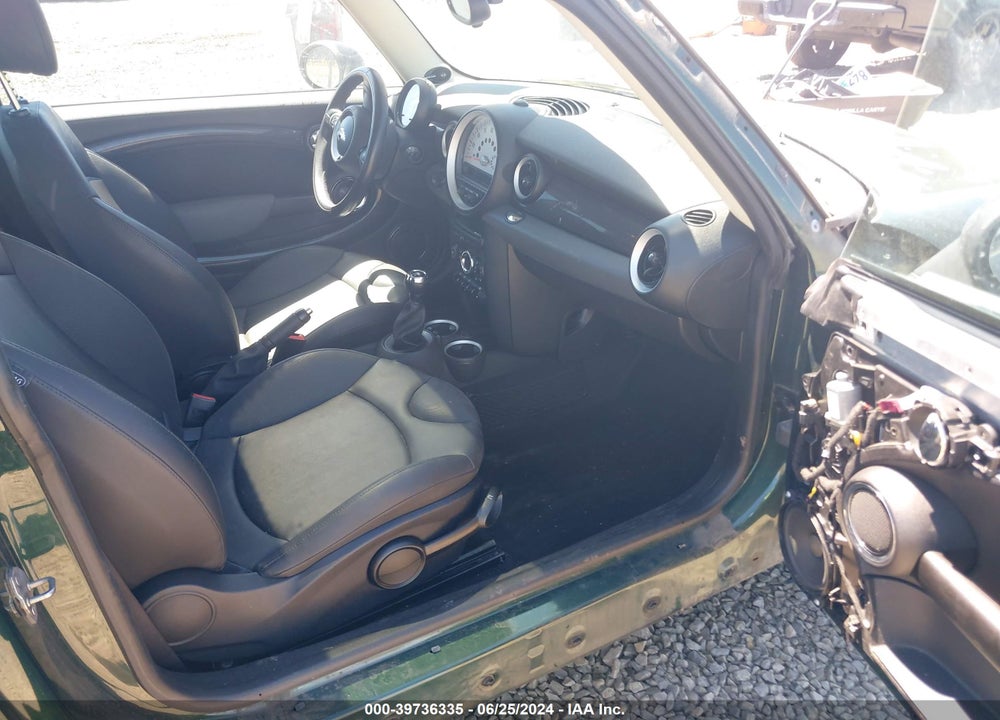 2011 MINI COOPER S VIN: WMWSV3C51BTY24932