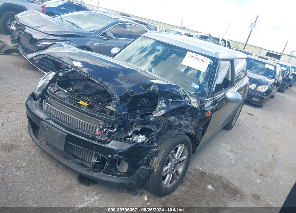 2011 MINI COOPER CLUBMAN VIN: WMWZF3C52BT188663