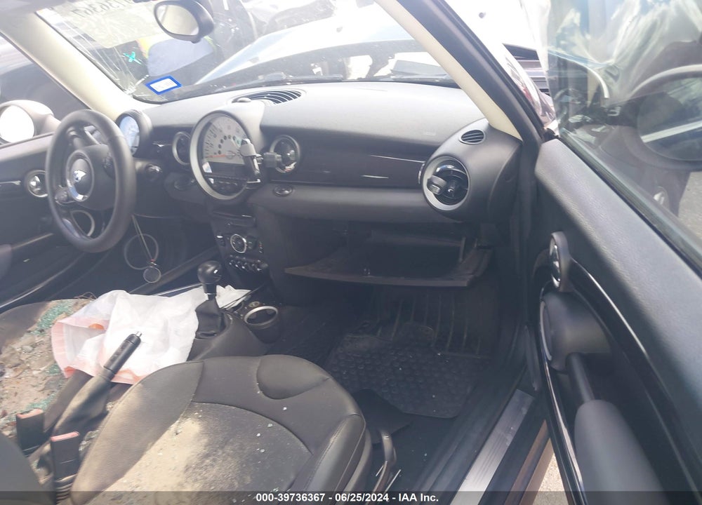 2011 MINI COOPER CLUBMAN VIN: WMWZF3C52BT188663