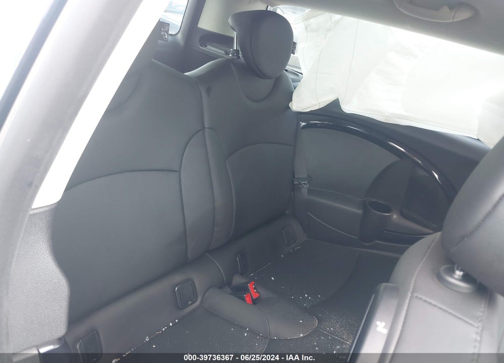 2011 MINI COOPER CLUBMAN VIN: WMWZF3C52BT188663