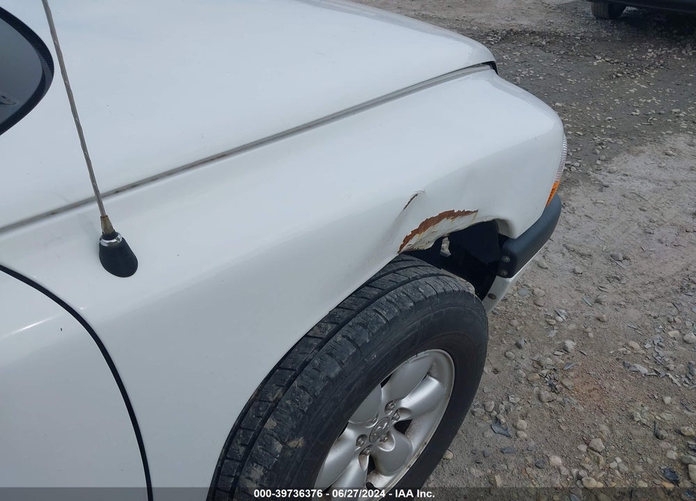 2004 DODGE DAKOTA SPORT/SXT VIN: 1D7HL38K94S548659