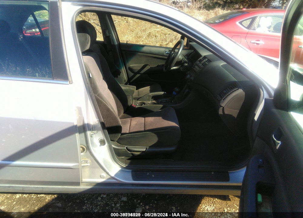 2005 HONDA ACCORD 2.4 LX VIN: 1HGCM56475A064192