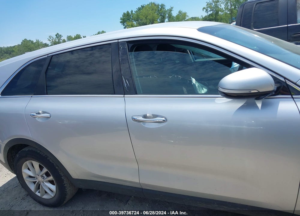 2016 KIA SORENTO 2.4L L VIN: 5XYPG4A38GG115881