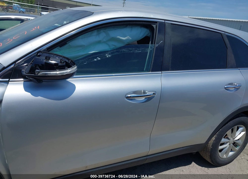2016 KIA SORENTO 2.4L L VIN: 5XYPG4A38GG115881