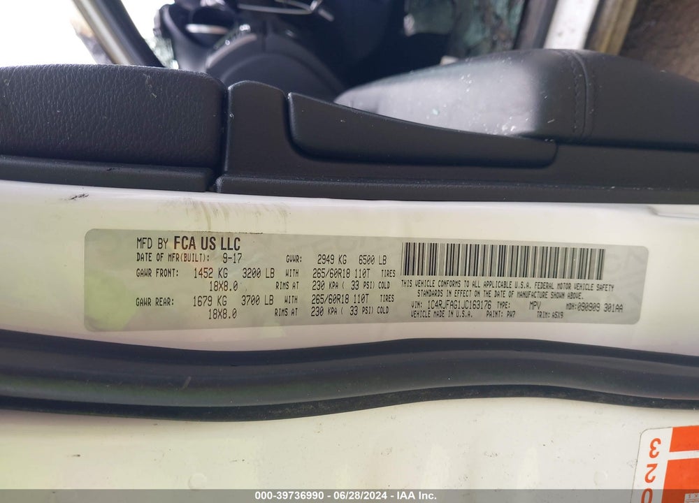 2018 JEEP GRAND CHEROKEE VIN: 1C4RJFAG1JC163176
