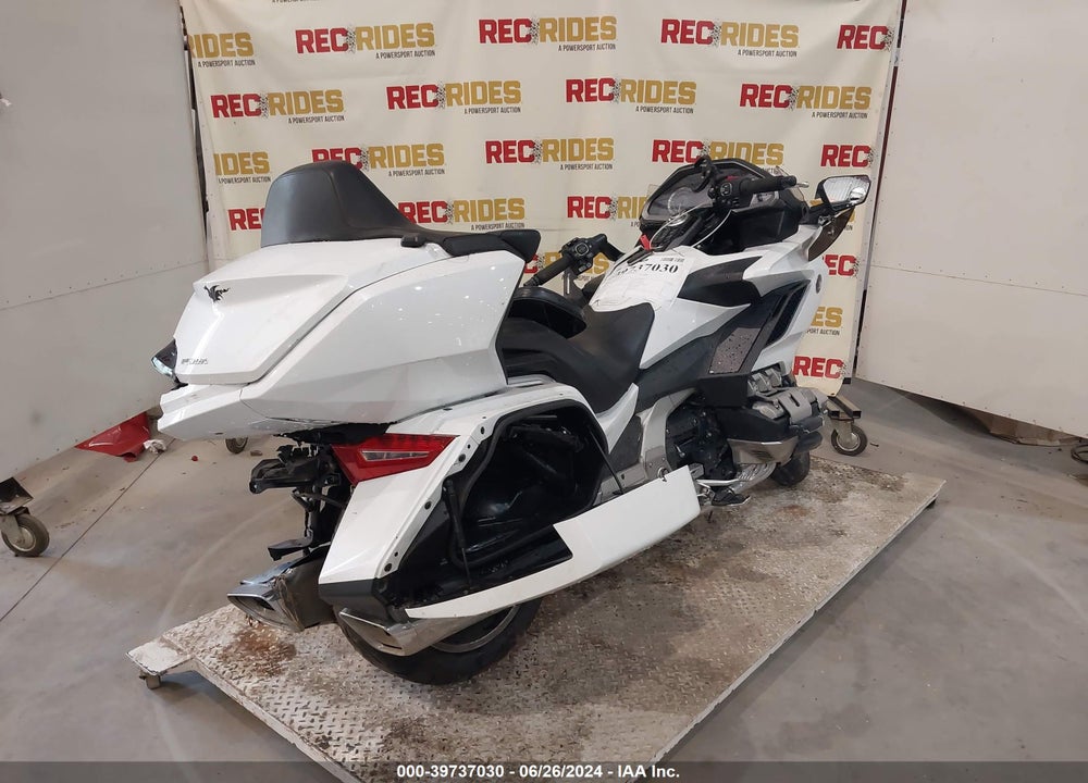 2018 HONDA GL1800 D VIN: JH2SC7959JK003581