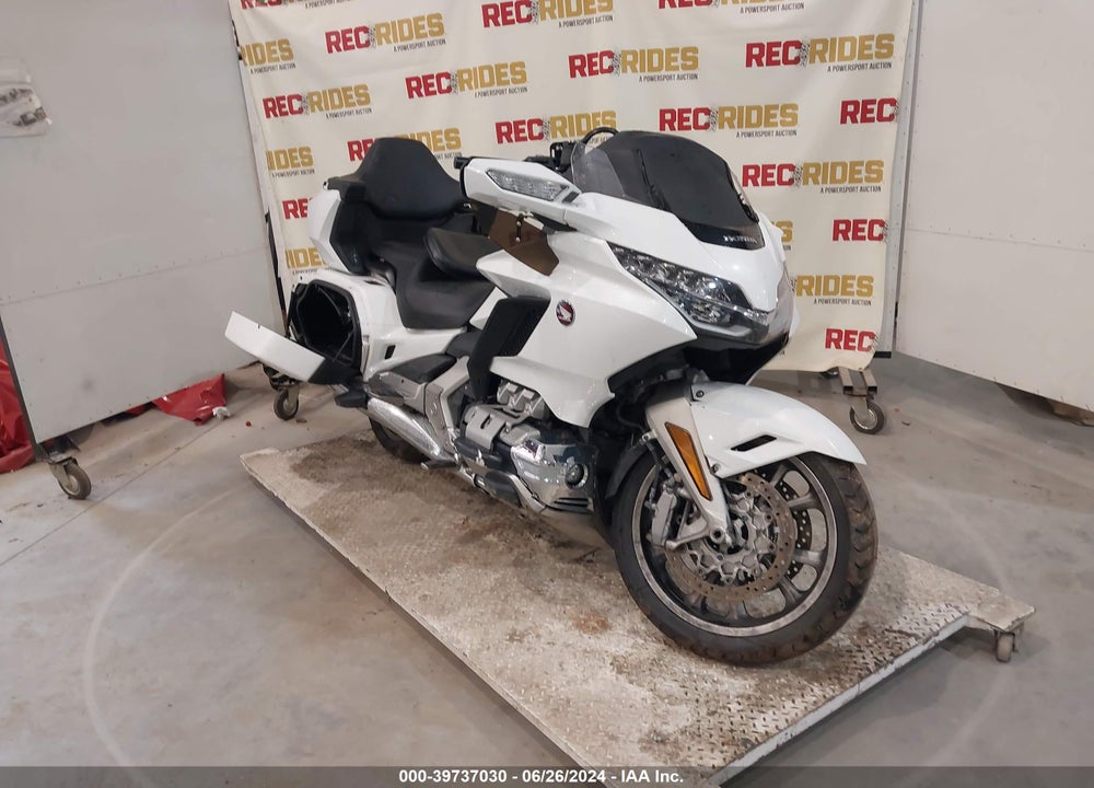 2018 HONDA GL1800 D VIN: JH2SC7959JK003581