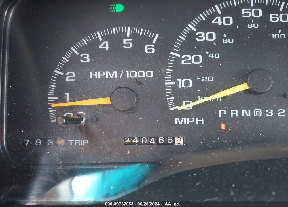 1999 GMC YUKON SLE VIN: 1GKEK13R8XJ793167