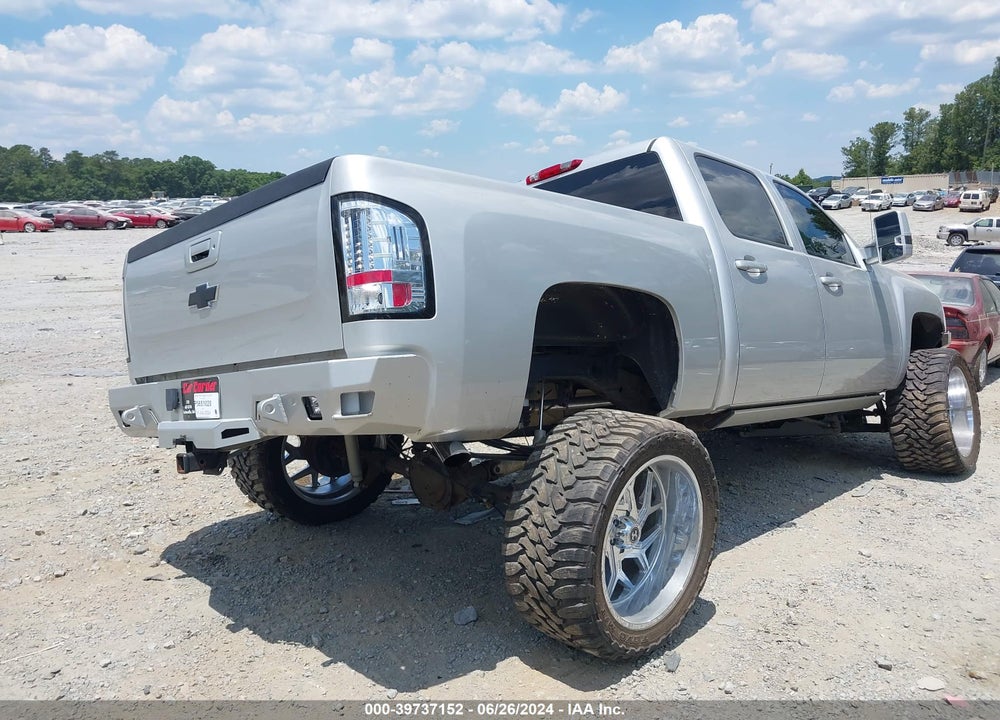 2011 CHEVROLET SILVERADO 1500 LT VIN: 3GCPKSE38BG188739