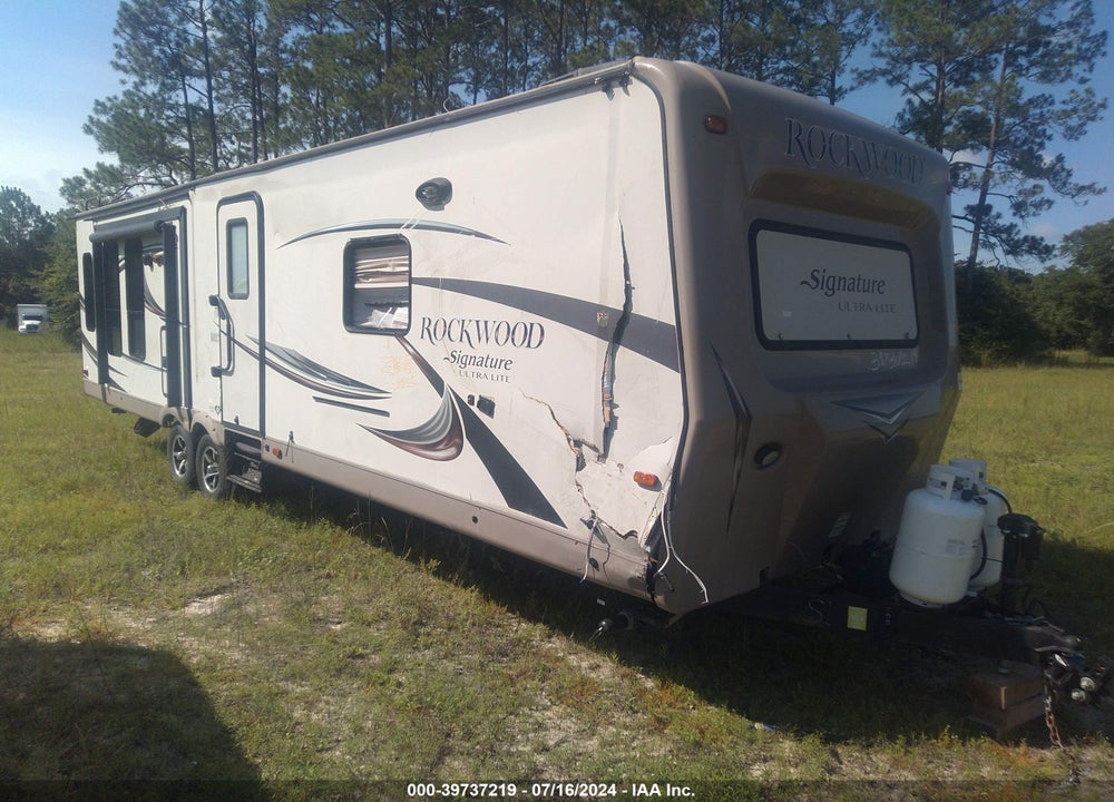 2015 ROCKWOOD SIGNATURE ULTRA LITE VIN: 4X4TRLE27F1867178