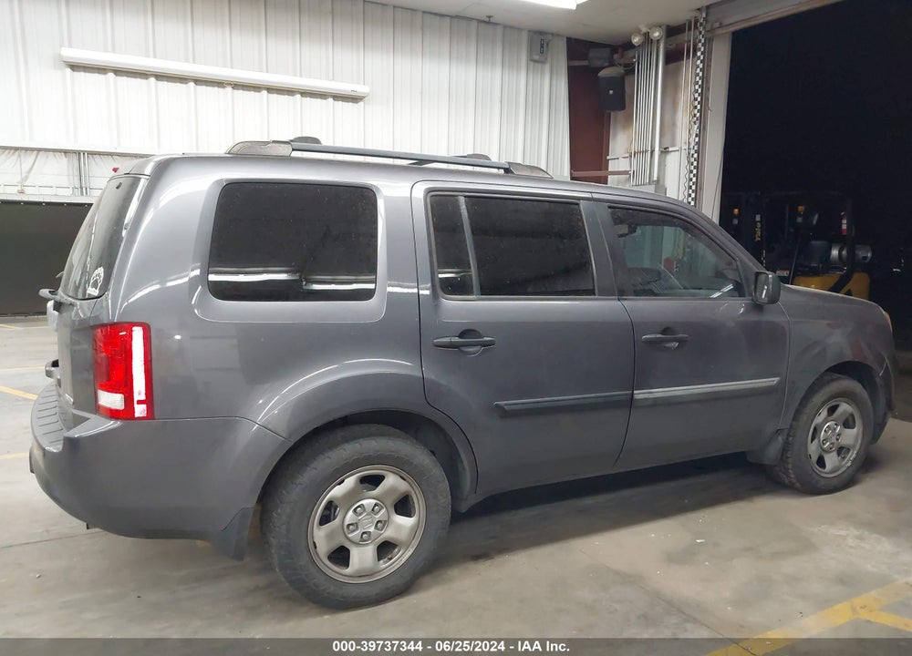 2015 HONDA PILOT LX VIN: 5FNYF4H27FB067543