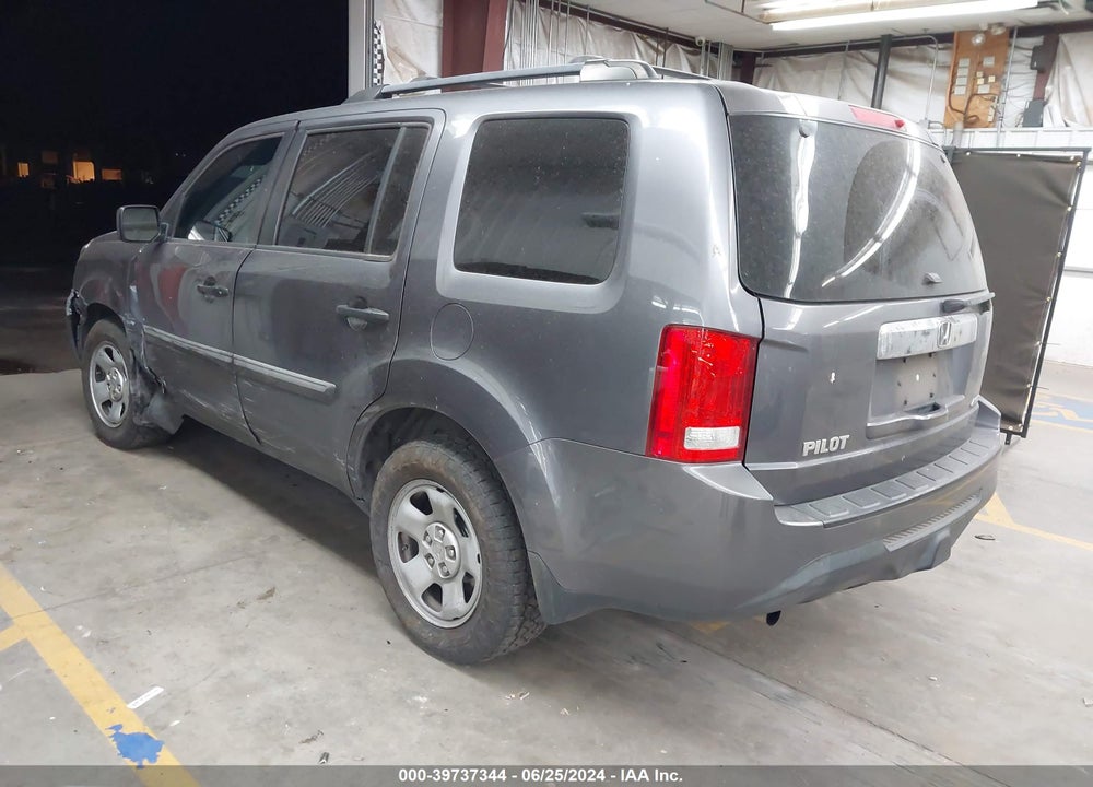2015 HONDA PILOT LX VIN: 5FNYF4H27FB067543