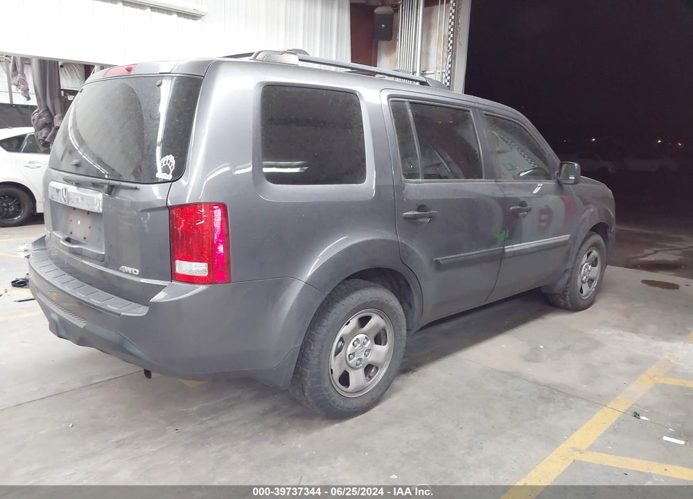 2015 HONDA PILOT LX VIN: 5FNYF4H27FB067543