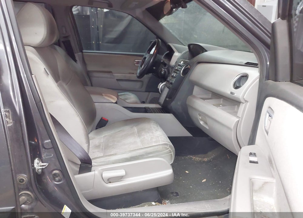 2015 HONDA PILOT LX VIN: 5FNYF4H27FB067543