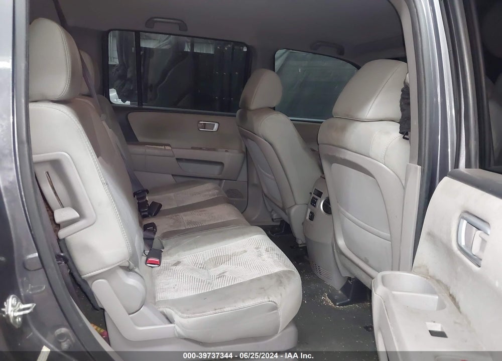 2015 HONDA PILOT LX VIN: 5FNYF4H27FB067543