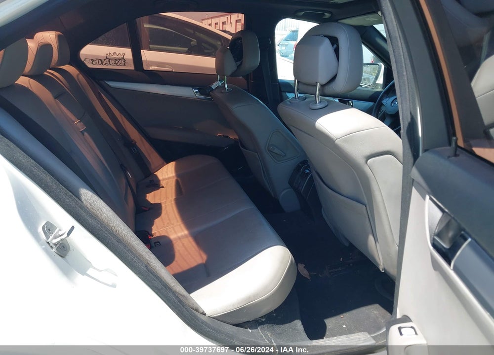2008 MERCEDES-BENZ C 300 VIN: WDDGF54X78F150932