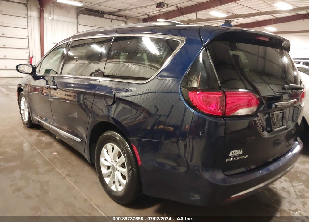 2017 CHRYSLER PACIFICA TOURING L VIN: 2C4RC1BG2HR702367