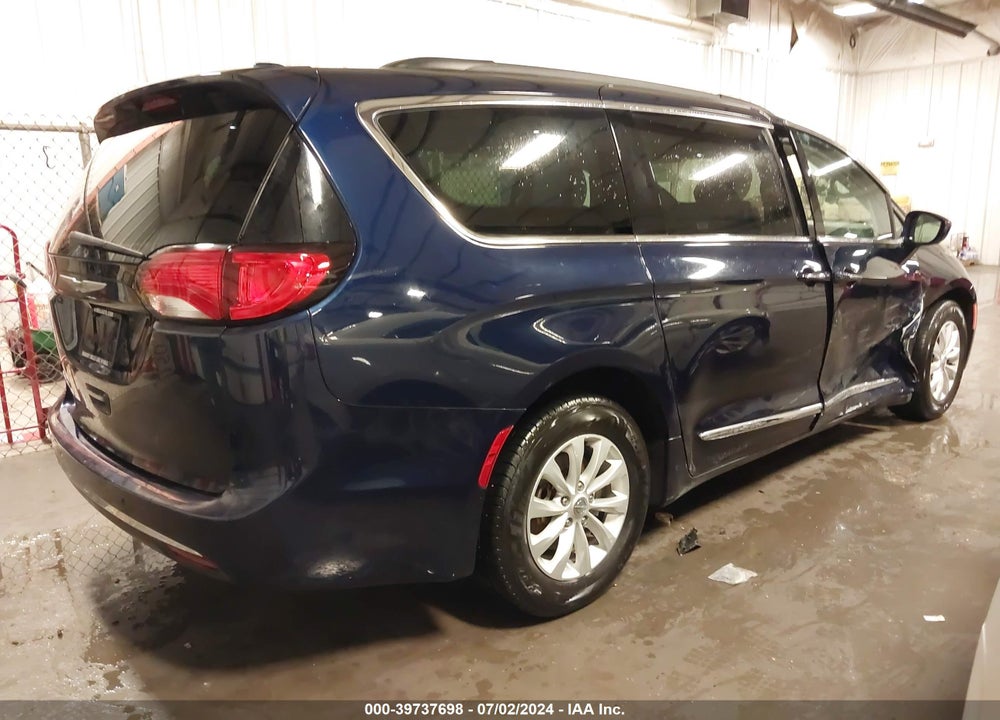 2017 CHRYSLER PACIFICA TOURING L VIN: 2C4RC1BG2HR702367