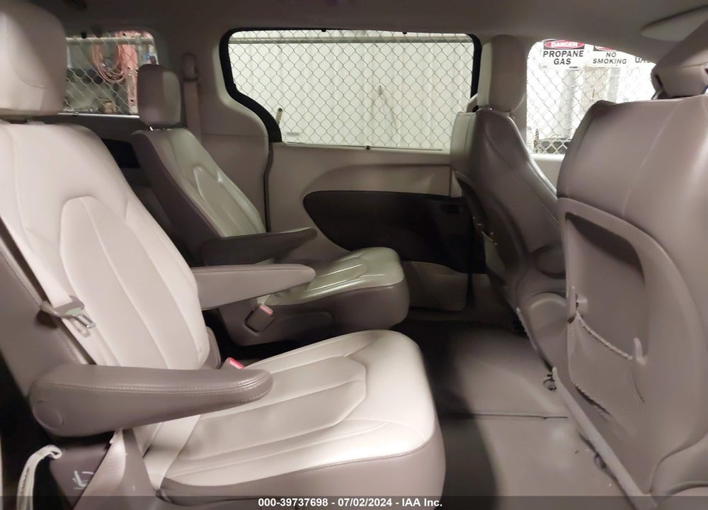 2017 CHRYSLER PACIFICA TOURING L VIN: 2C4RC1BG2HR702367