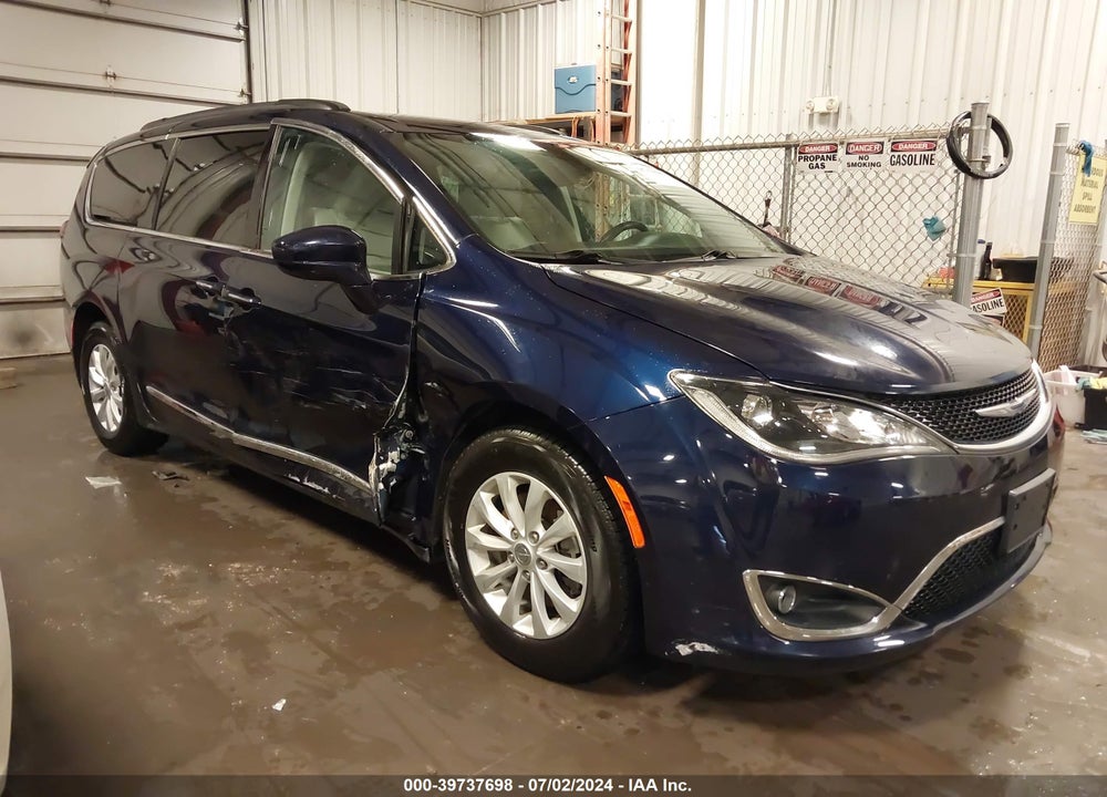 2017 CHRYSLER PACIFICA TOURING L VIN: 2C4RC1BG2HR702367