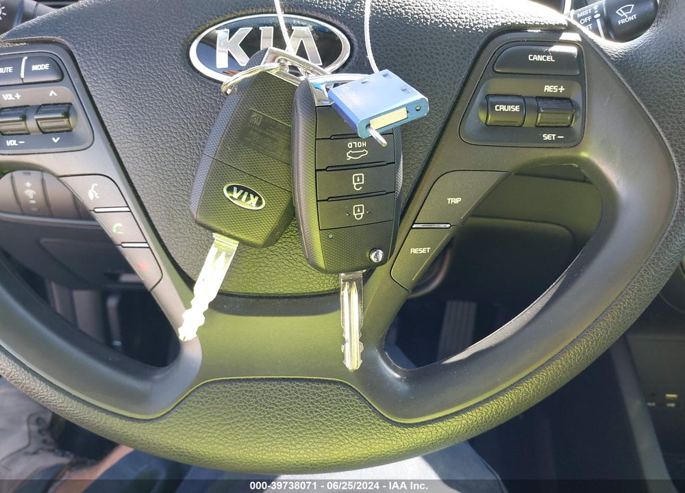 2018 KIA FORTE VIN: 3KPFK4A77JE217500