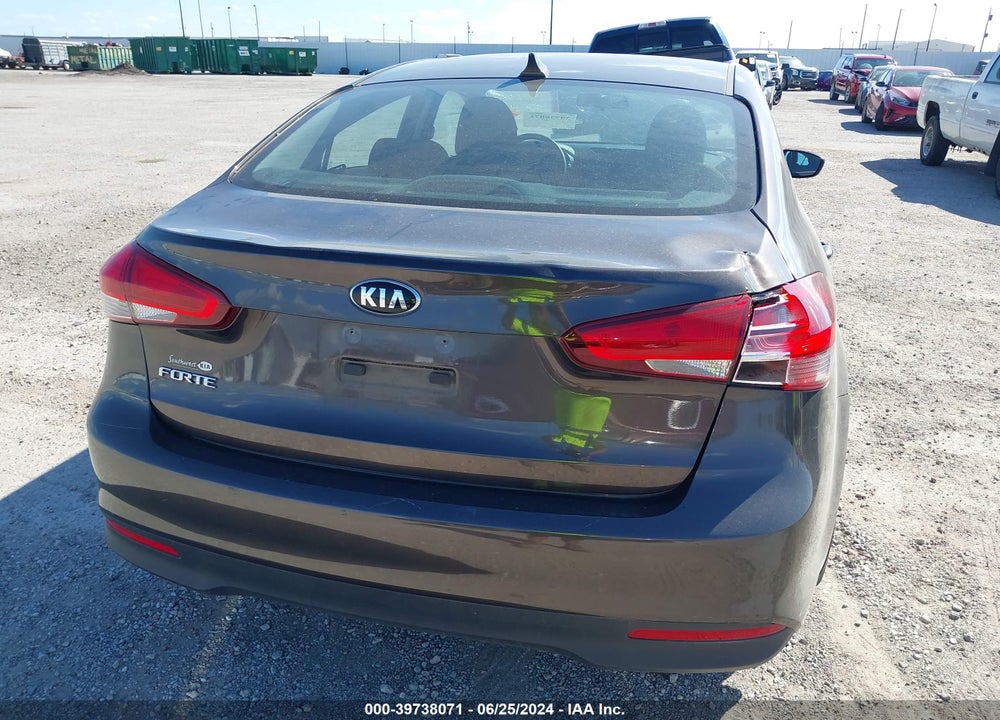 2018 KIA FORTE VIN: 3KPFK4A77JE217500