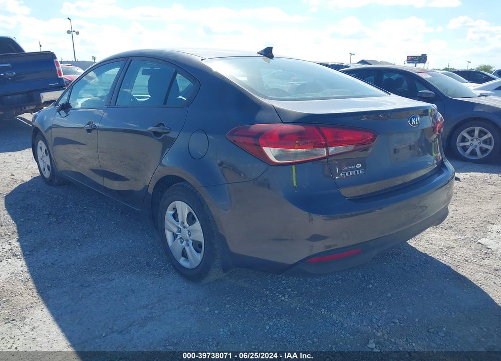 2018 KIA FORTE VIN: 3KPFK4A77JE217500