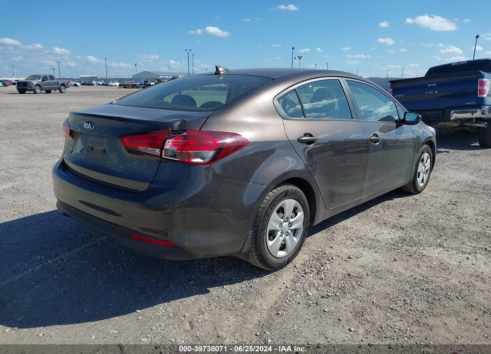 2018 KIA FORTE VIN: 3KPFK4A77JE217500