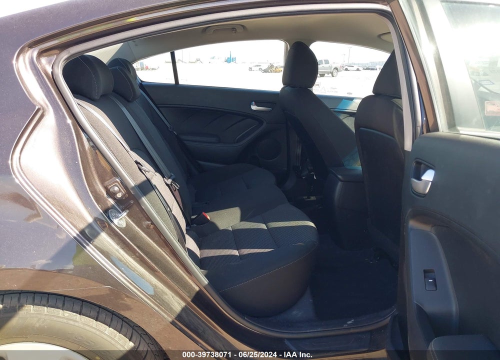 2018 KIA FORTE VIN: 3KPFK4A77JE217500