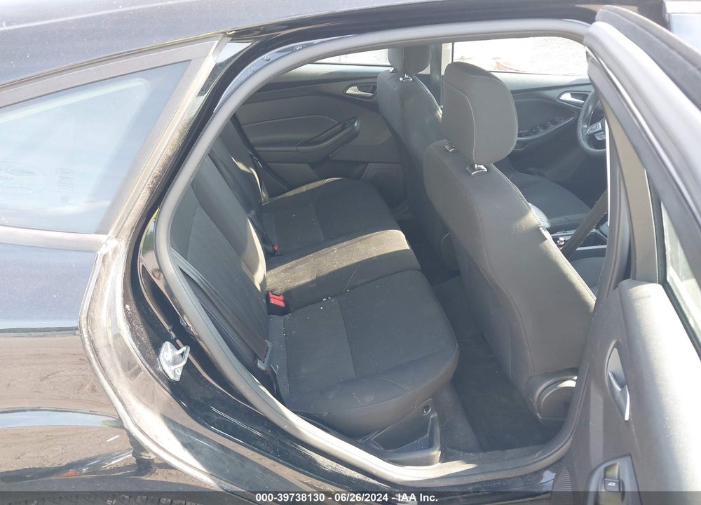 2018 FORD FOCUS SE VIN: 1FADP3K23JL235253