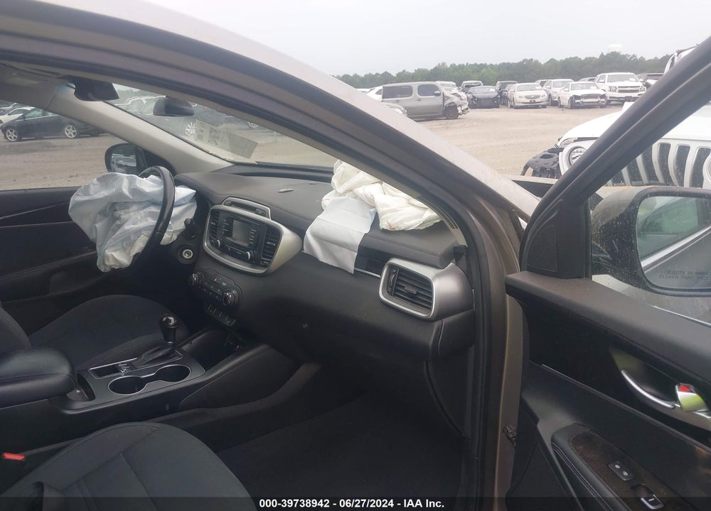2016 KIA SORENTO 2.4L LX VIN: 5XYPGDA31GG048086