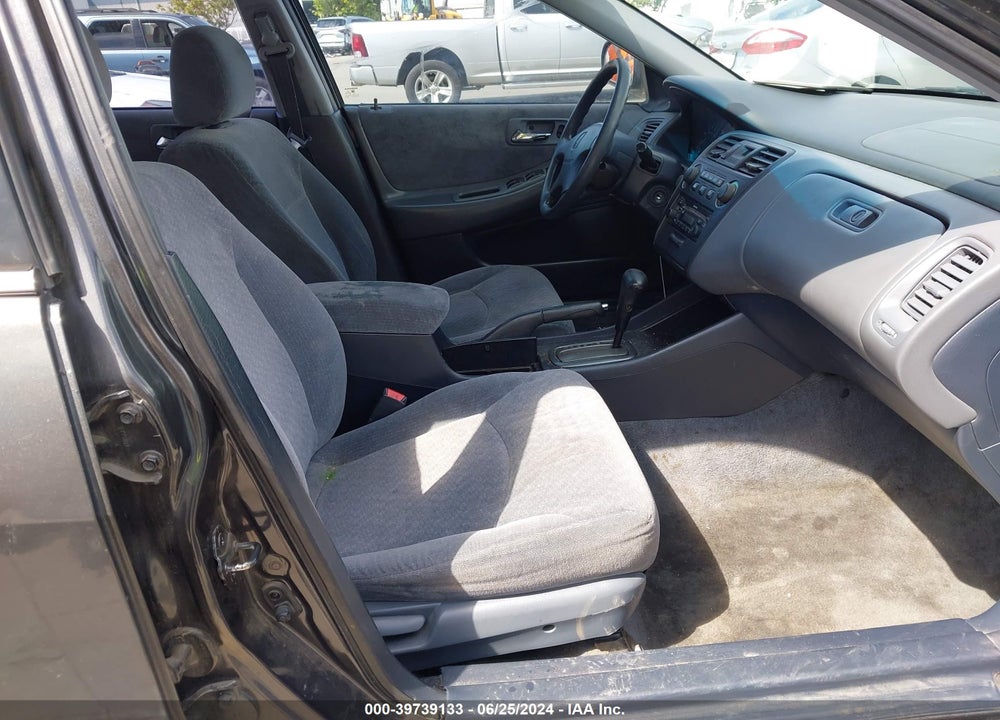 2001 HONDA ACCORD 2.3 LX VIN: 1HGCG66551A118556